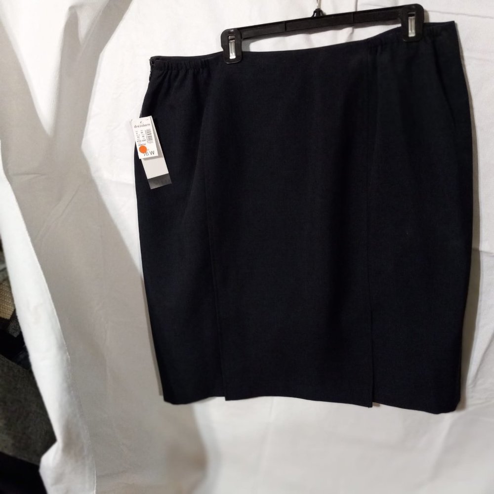 Jones Studio Separate Navy blue fully lined skirt back split
